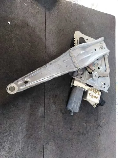 Elevalunas Trasero Derecho para Toyota Corolla (E12)