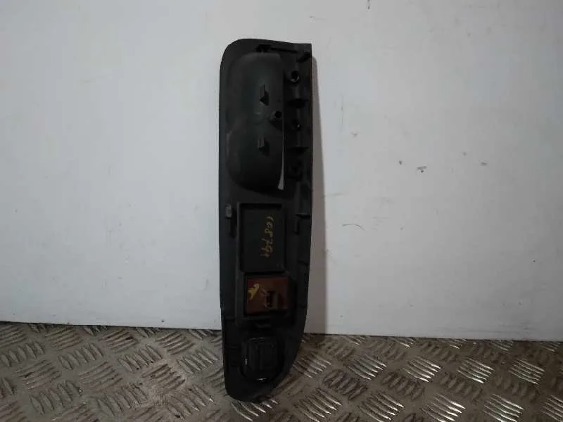 Mando Elevalunas Delantero Izquierdo para Volkswagen Passat Variant (3C5)