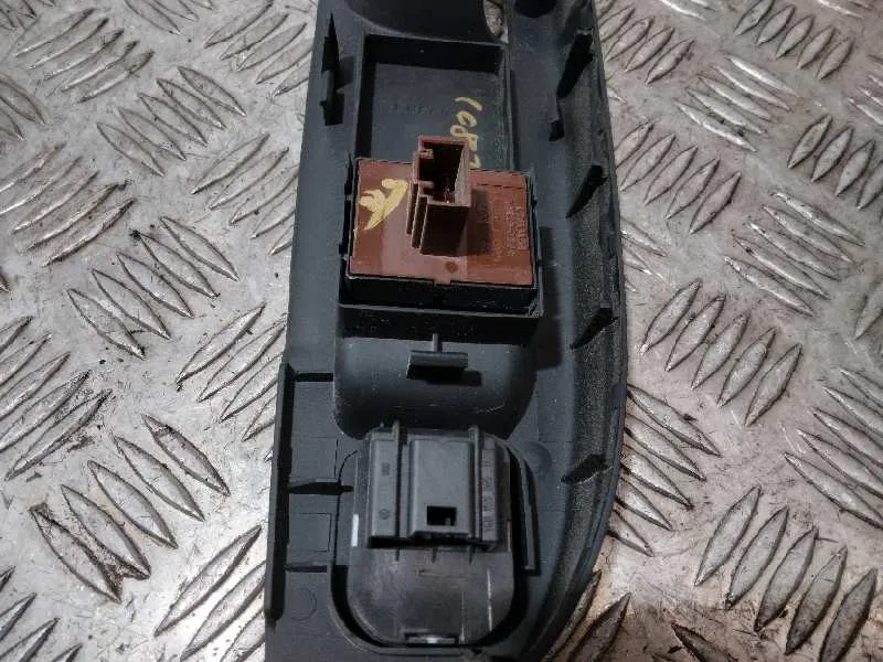 Mando Elevalunas Delantero Izquierdo para Volkswagen Passat Variant (3C5)