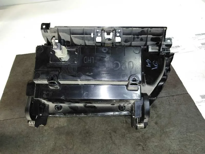 Guantera para Nissan Note