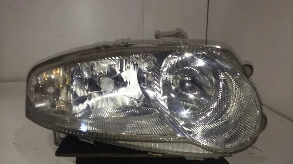 Faro Derecho para Alfa Romeo 147 (190)
