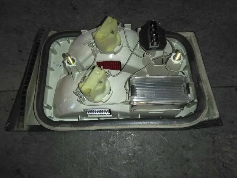 Piloto Trasero Izquierdo Interior para Bmw Serie 5 Berlina (E34)
