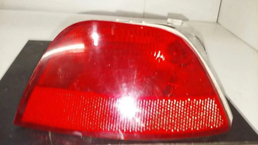 Faro Antiniebla Trasero Izquierdo para Ford Focus Berlina (Cap)