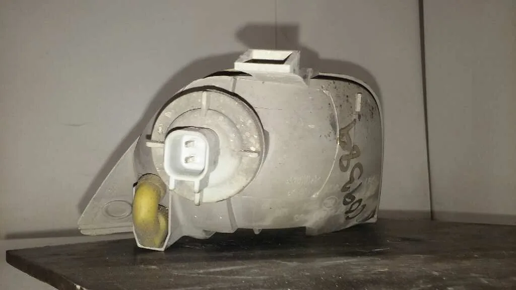 Faro Antiniebla Trasero Izquierdo para Ford Focus Berlina (Cap)