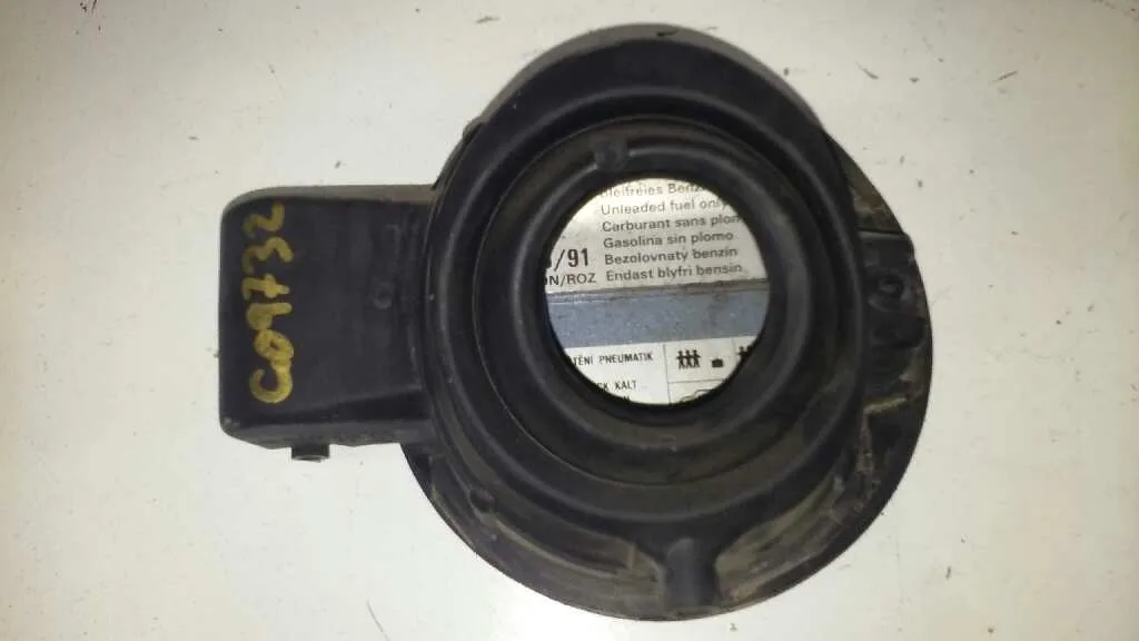 Tapa Exterior Combustible para Skoda Octavia Berlina (1U2)