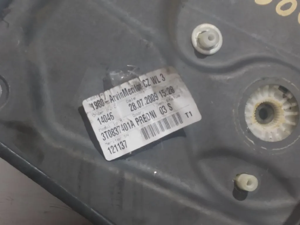 Elevalunas Delantero Izquierdo para Skoda Suberb (3T4)