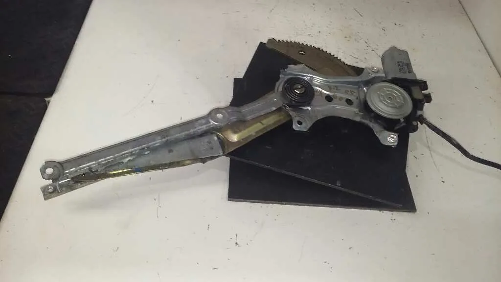 Elevalunas Delantero Izquierdo para Toyota Paseo Coupe (L54)
