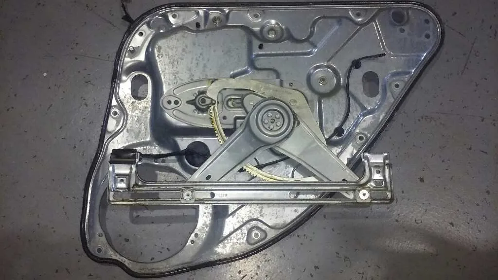 Elevalunas Trasero Izquierdo para Ford Focus Berlina (Cap)