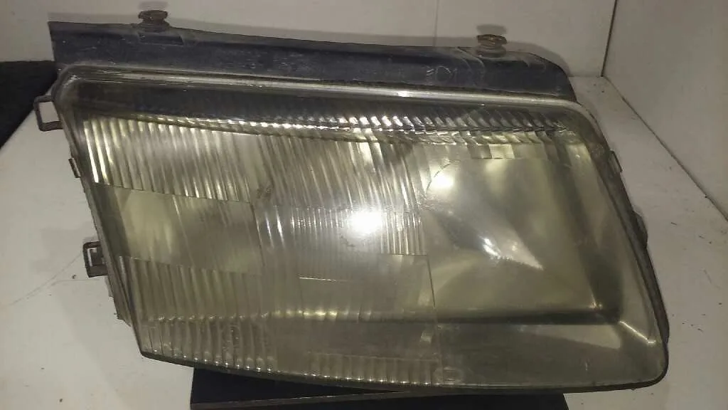Faro Derecho para Volkswagen Passat Berlina (3B2)