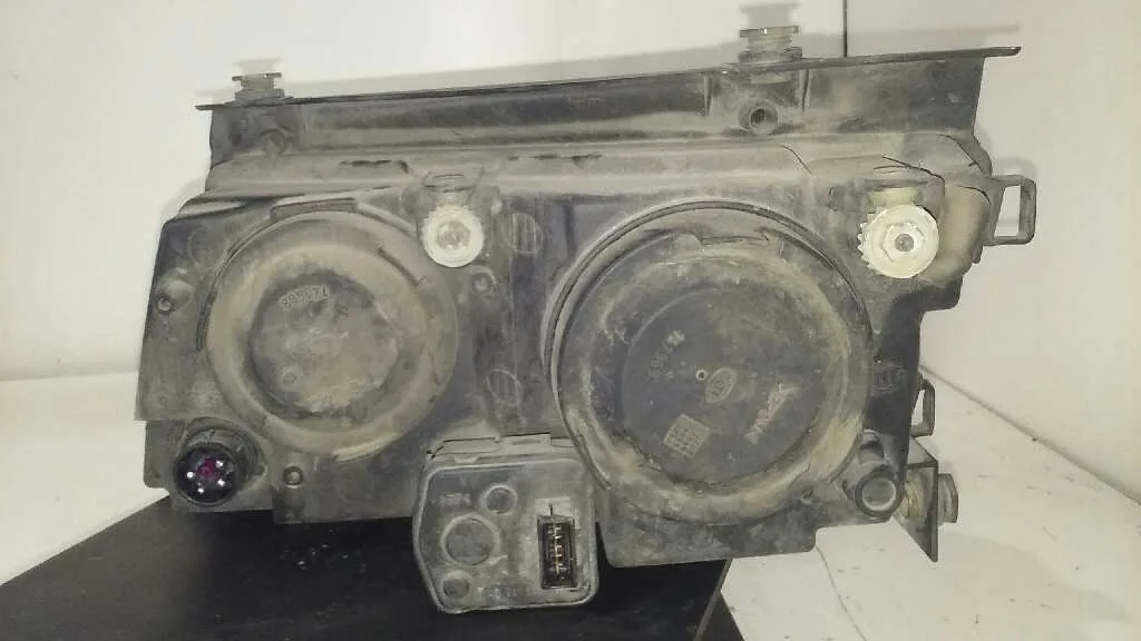 Faro Derecho para Volkswagen Passat Berlina (3B2)