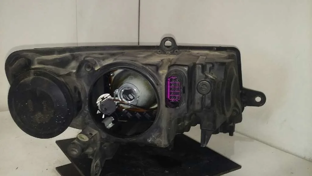 Faro Izquierdo para Skoda Suberb (3T4)