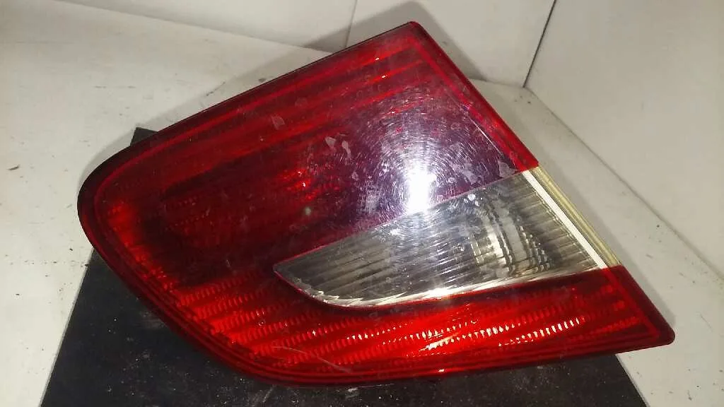 Piloto Trasero Izquierdo Interior para Skoda Suberb (3T4)