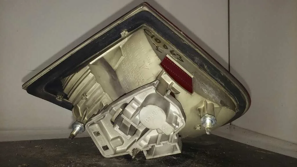 Piloto Trasero Izquierdo Interior para Skoda Suberb (3T4)