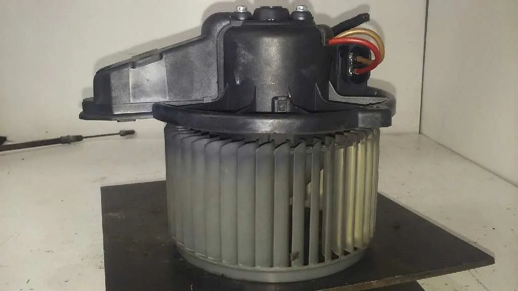 Motor Calefaccion para Audi A6 Berlina (4B2)
