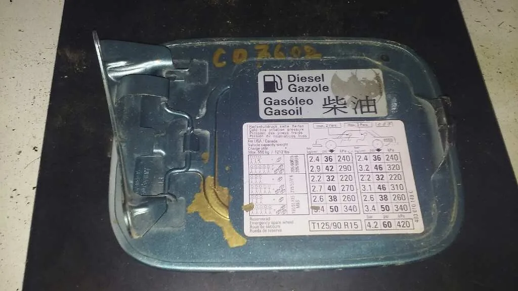 Tapa Exterior Combustible para Audi A6 Berlina (4B2)