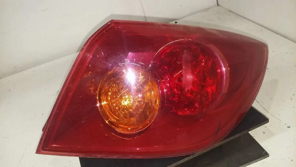 Piloto Trasero Derecho para Mazda 3 Berlina (Bk)