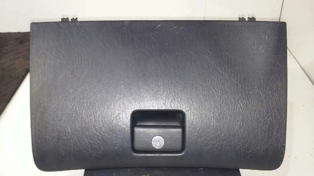 Guantera para Toyota Corolla (E12)