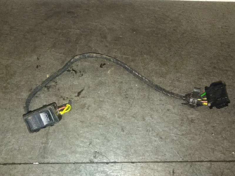 Mando Elevalunas Delantero Izquierdo para Audi A6 Berlina (C4)