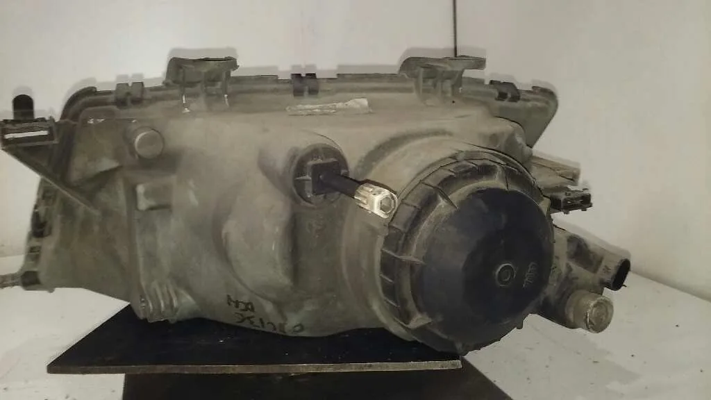 Faro Derecho para Saab 900 Berlina