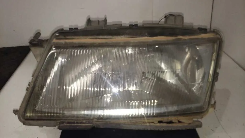 Faro Izquierdo para Saab 900 Berlina