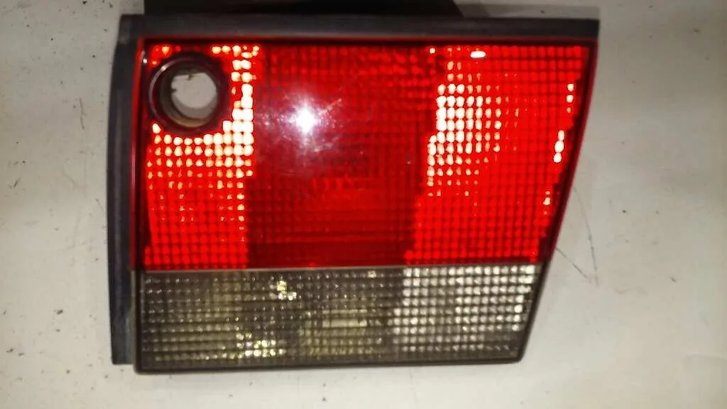 Piloto Trasero Derecho Interior para Saab 900 Berlina
