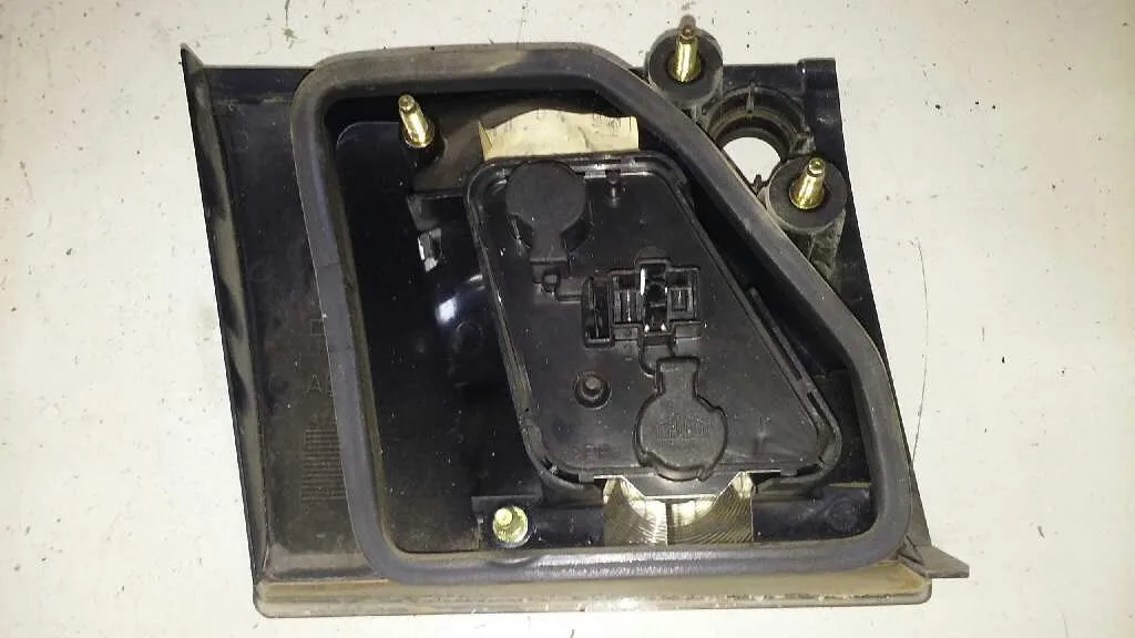 Piloto Trasero Derecho Interior para Saab 900 Berlina