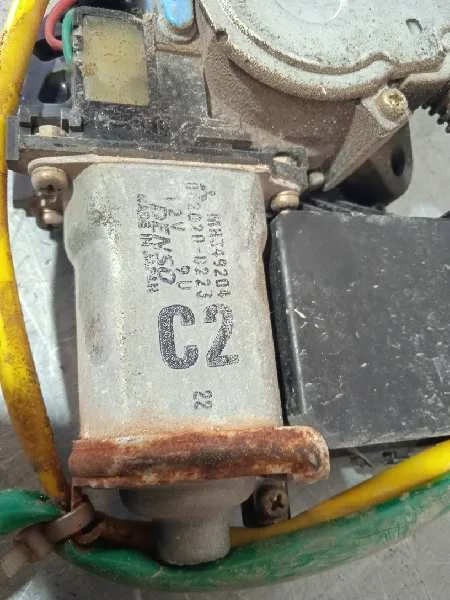 Elevalunas Delantero Derecho para Mitsubishi Space Wagon (N80/N90)