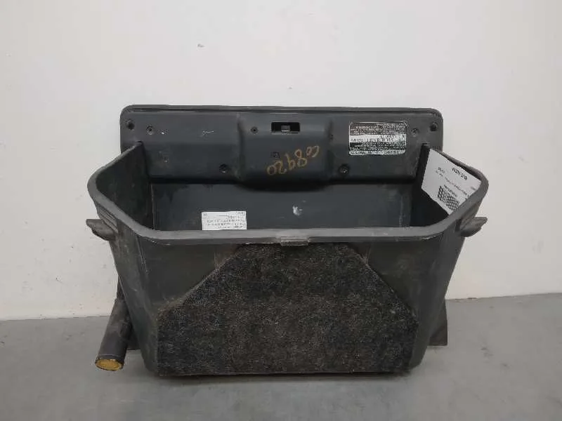 Guantera para Toyota Corolla Verso (R1)