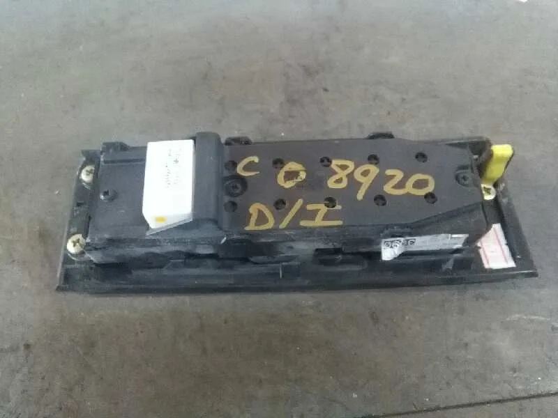 Mando Elevalunas Delantero Izquierdo para Toyota Corolla Verso (R1)