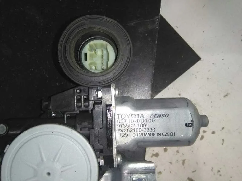 Elevalunas Delantero Derecho para Toyota Yaris