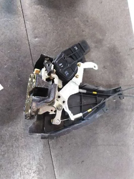 Cerradura Puerta Trasera Derecha para Toyota Corolla (E12)