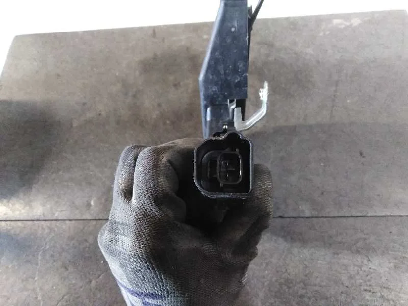 Cerradura Puerta Trasera Derecha para Toyota Corolla (E12)