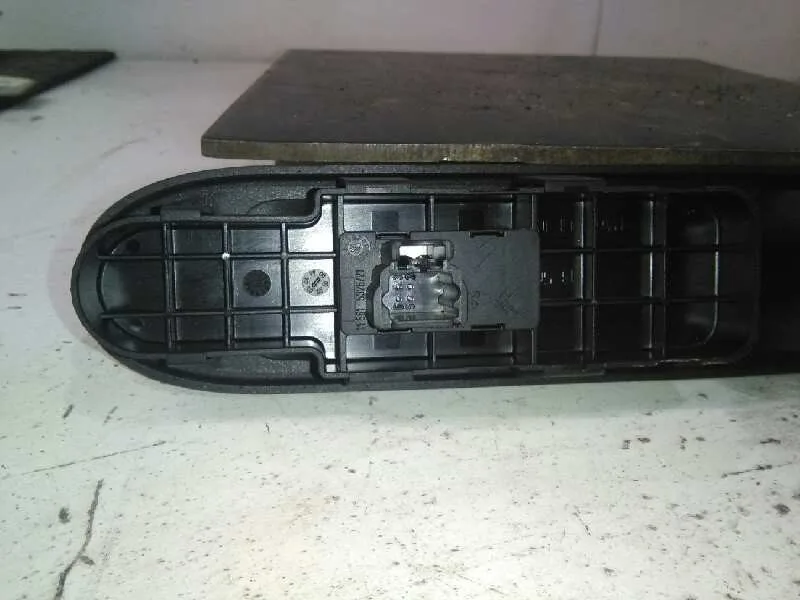 Mando Elevalunas Delantero Derecho para Peugeot 307 Break / Sw (S1)