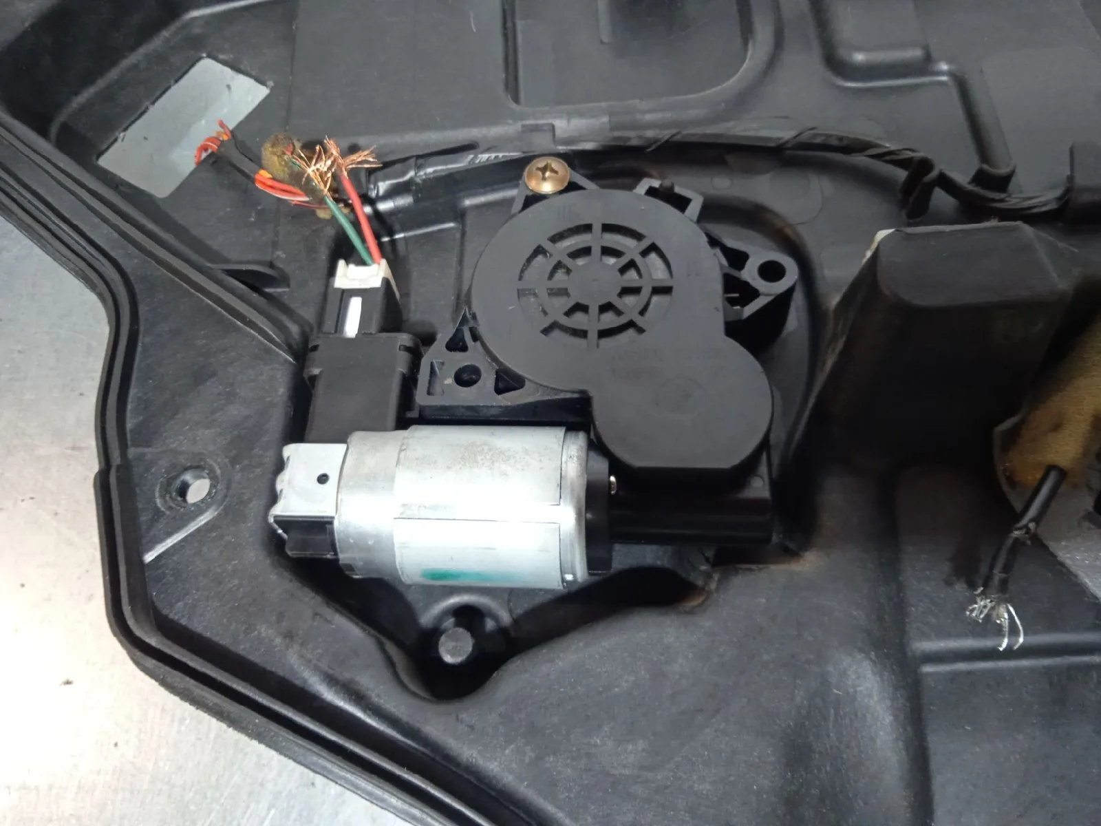 Elevalunas Trasero Izquierdo para Mazda 2 Berlina (Dy)