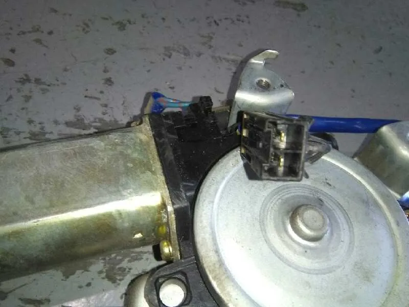 Elevalunas Delantero Izquierdo para Nissan Almera (N16/E)