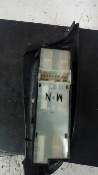 Mando Elevalunas Delantero Izquierdo para Nissan Almera (N16/E)