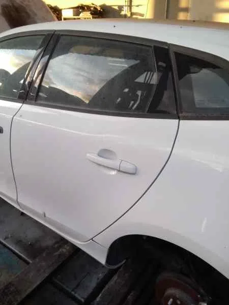 Puerta Trasera Izquierda para Volvo V40