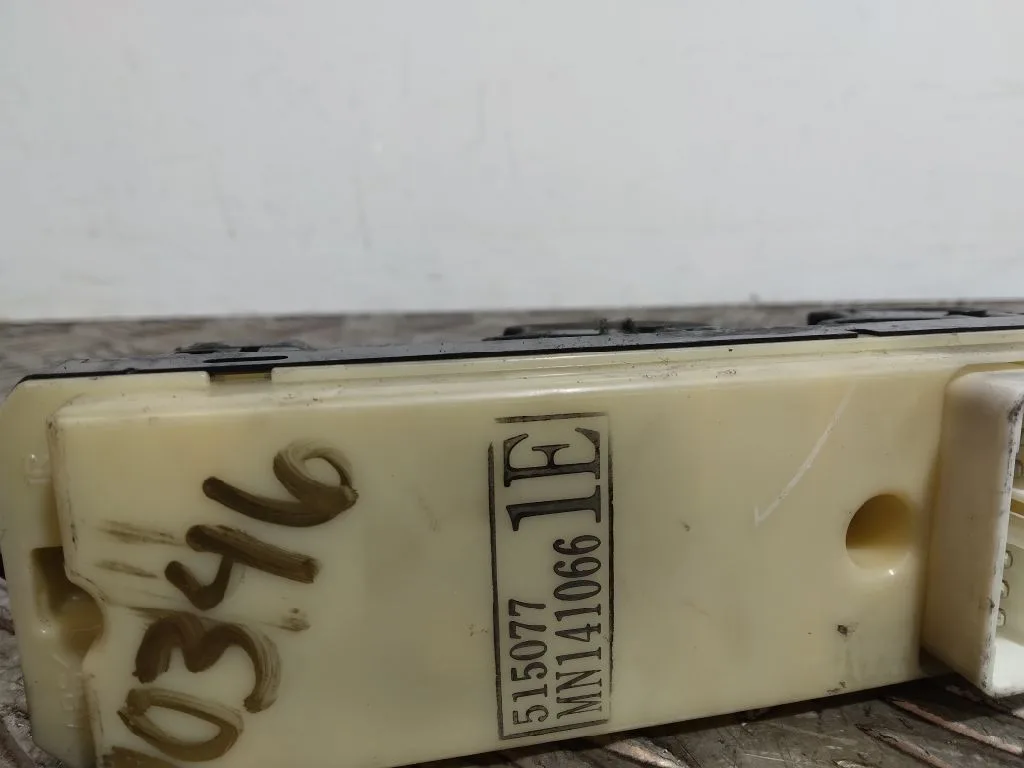 Mando Elevalunas Delantero Izquierdo para Mitsubishi Grandis (Na0W)