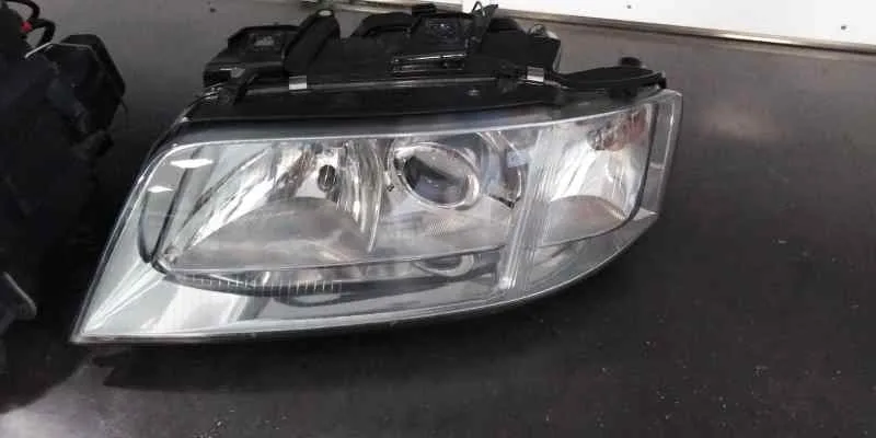 Faro Izquierdo para Audi A6 Avant (4B5)