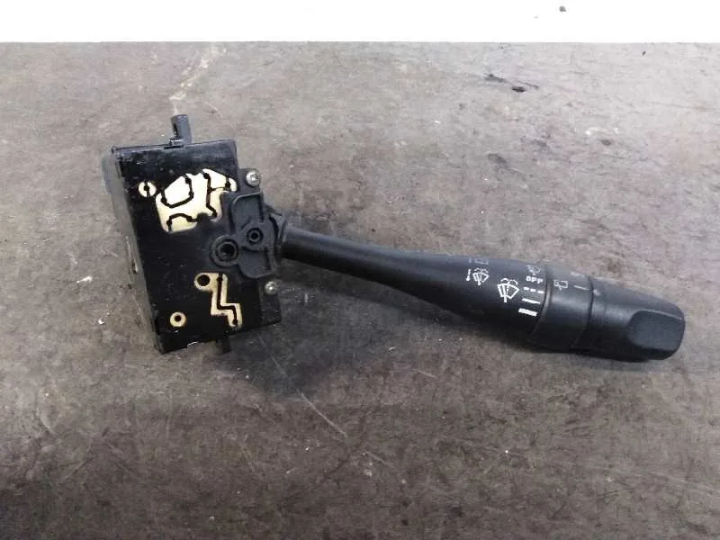 Mando Limpia para Nissan Micra (K11)