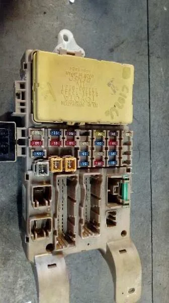 Caja Reles / Fusibles para Toyota Corolla (E12)
