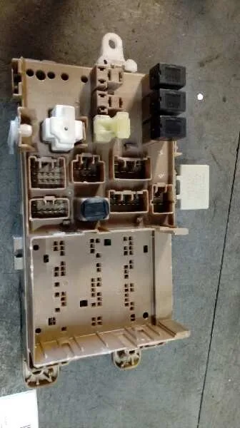 Caja Reles / Fusibles para Toyota Corolla (E12)