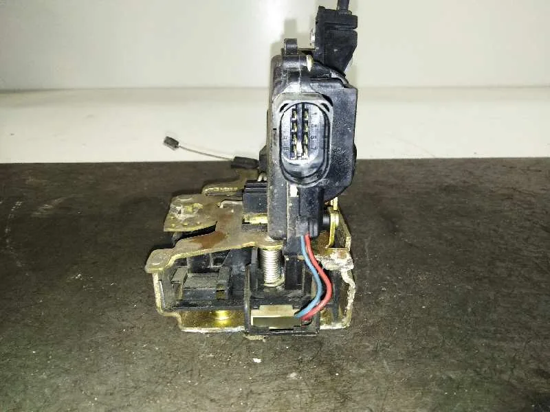 Cerradura Puerta Delantera Derecha para Volkswagen Passat Berlina (3B2)