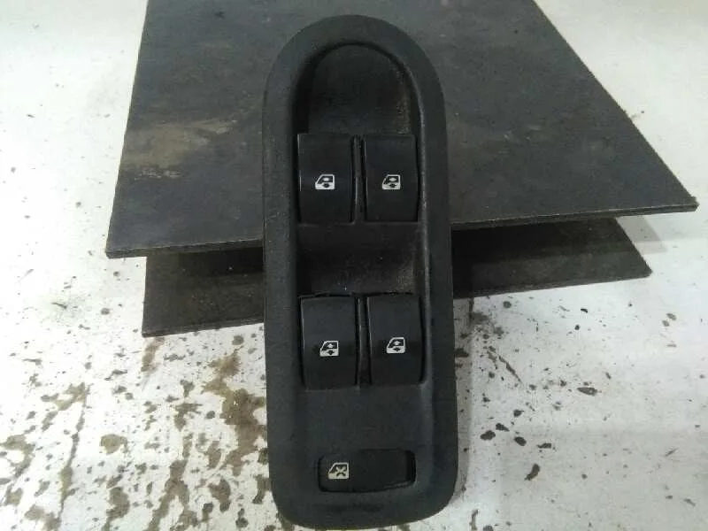 Mando Elevalunas Delantero Izquierdo para Renault Megane Ii Berlina 5P
