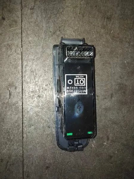 Mando Elevalunas Delantero Izquierdo para Mitsubishi Colt Berlina 5 (Z30A)