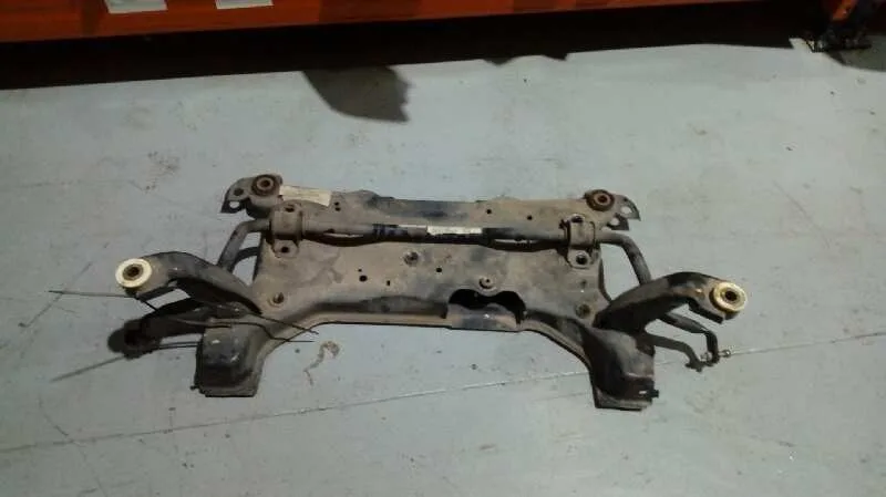 Puente Delantero para Ford Focus Lim. (Cb8)