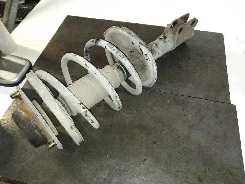 Amortiguador Delantero Derecho para Mitsubishi Santamo (Hyundai)