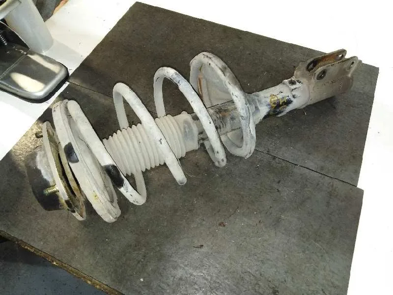 Amortiguador Delantero Izquierdo para Mitsubishi Santamo (Hyundai)