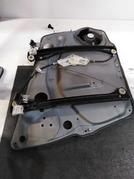 Elevalunas Delantero Derecho para Mercedes-Benz Clase A (W169)