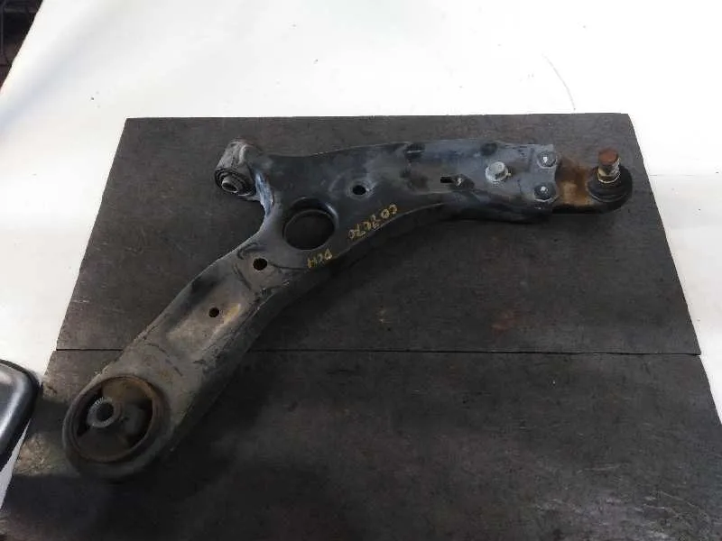 Brazo Suspension Inferior Delantero Derecho para Kia Carens ( )